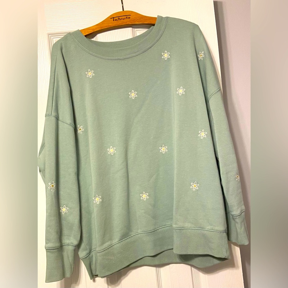 Women’s. Sweatshirt. 1X. Light Sage Green. Daisy Print. Like New.